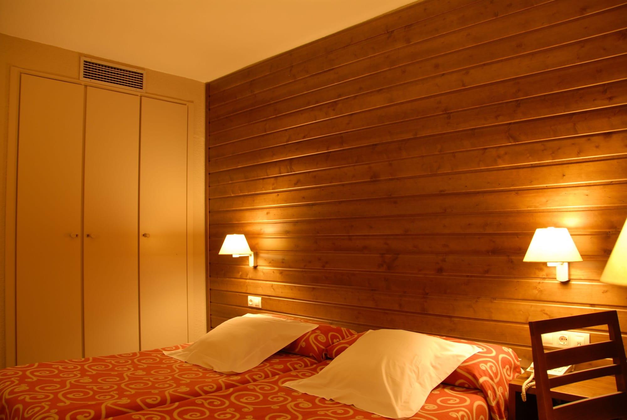 Tuc Blanc Hotel Baqueira Beret Exterior photo