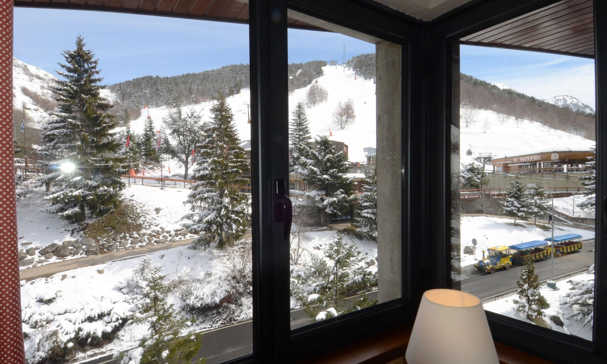 Tuc Blanc Hotel Baqueira Beret Exterior photo